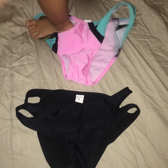 Color Block Bikini with 2 bottoms - Picture 4 of 6